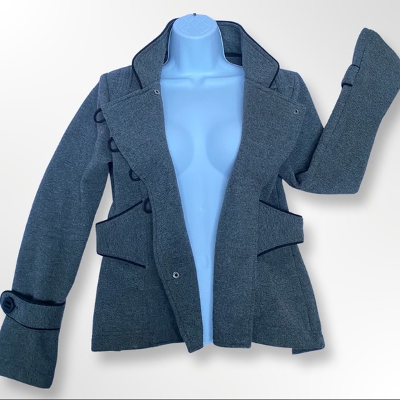 Three Stones Coat: Futuristic Cropped with Mao Collar, Detachable Neck, Buttons - Picture 10 of 16